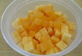 нарезать дыню дольками