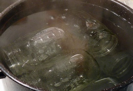 стерилизуем банки с крышками