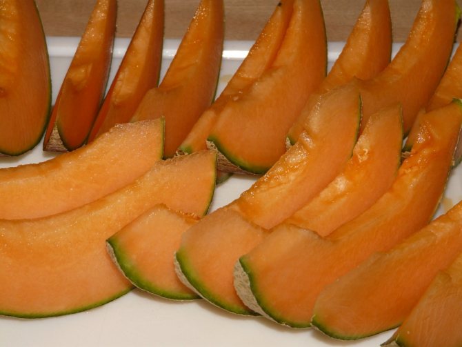 Дольки дыни