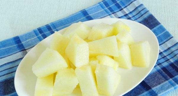 нарезать дыню кубиками
